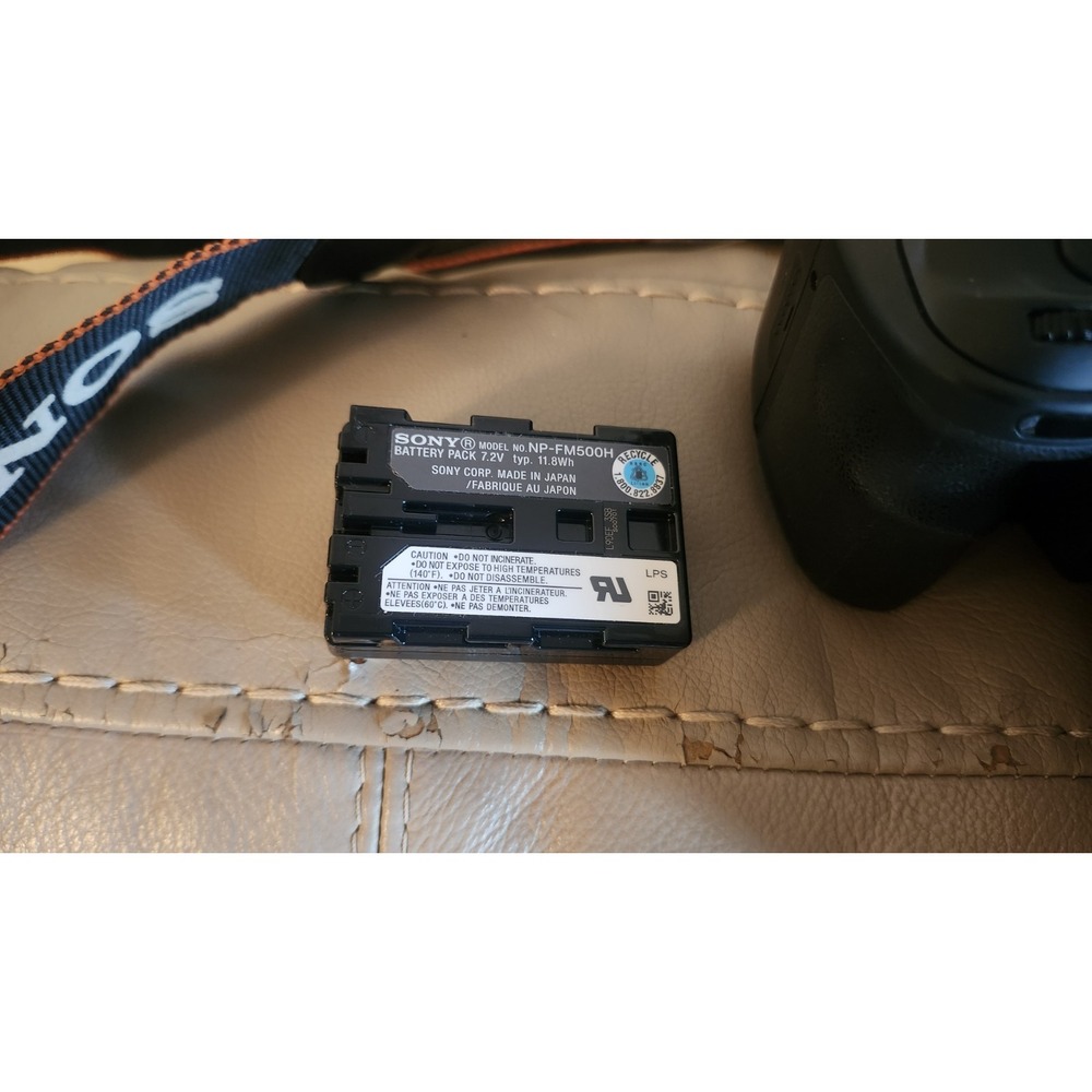 Sony Alpha DSLR-A200 10.2MP Digital SLR Camera W 18-70mm & 4.5-5.6/75-300 Lens - Picture 4 of 16